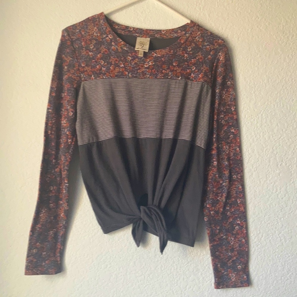 Long sleeve three pattern shirt with tie in the front. Self esteem size small.